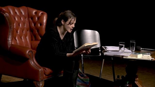 Vorlesetag 2019: Schauspielerin Elisa Plüss liest (Kurzclip) смотреть онлайн