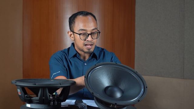Short Review dan Test Sound 12 inch PA-65125 M Fab Serta 12 inch ARRAY 3060 M Fab dari ACR смотреть онлайн
