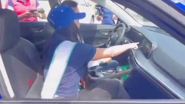 ENTREGA DI AUTO NA MISS BONAIRE 2022. RUBY POUCHET смотреть онлайн