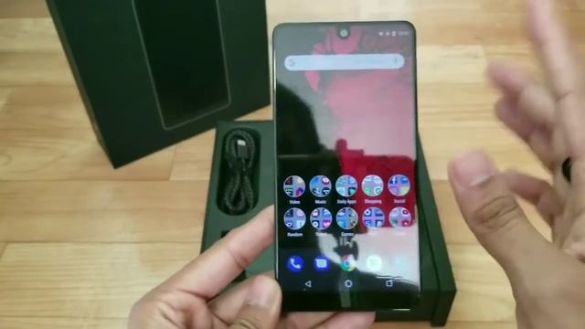 Unboxing the Essential Ph-1 смотреть онлайн