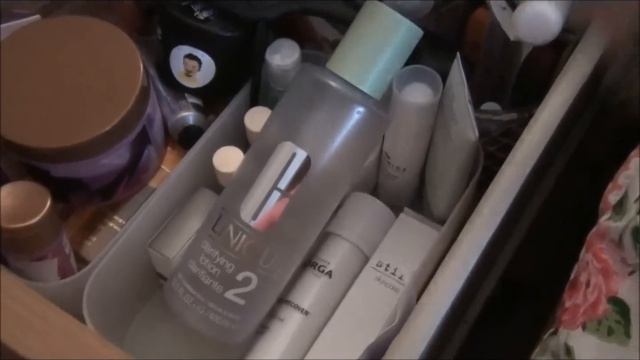 What's on my bedside table? смотреть онлайн