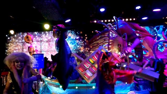 Kabukicho robot restaurant Shinjuku part 2 crazy psychadelic show neon lasers drums madness wtf смотреть онлайн