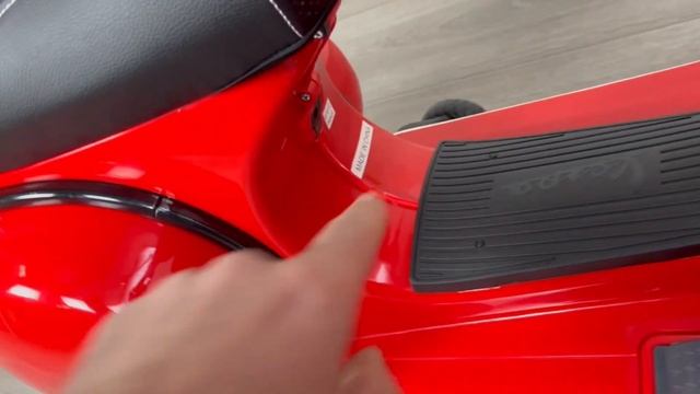 Vespa Classic PIAGGIO PX-150 Roja смотреть онлайн