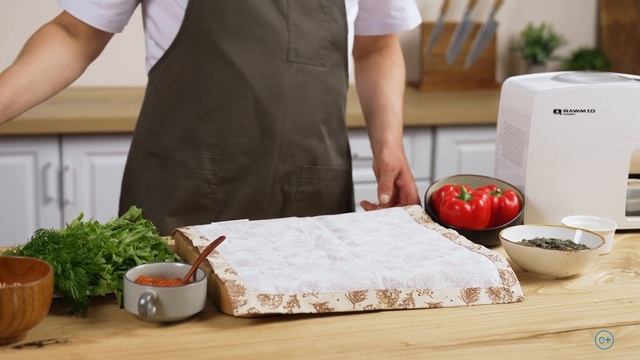 Летний салат из овощей и морепродуктов со свежевыжатым маслом с помощью маслопресса RAWMID