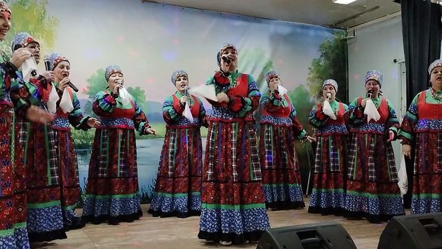 Ансамбль "Старожилы". "Позарос широкий луг" смотреть онлайн