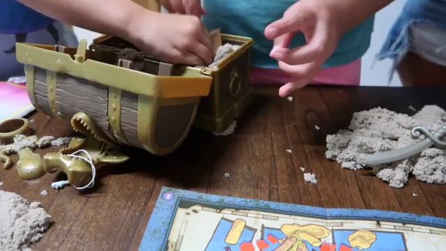 Open this Kinetic Sand Treasure Chest with us! Compilation of clips with PAISLEE, ADLEY, and GREYSE смотреть онлайн