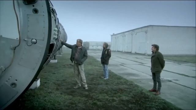 james may lights an ss-18 nuclear missile with lighter смотреть онлайн