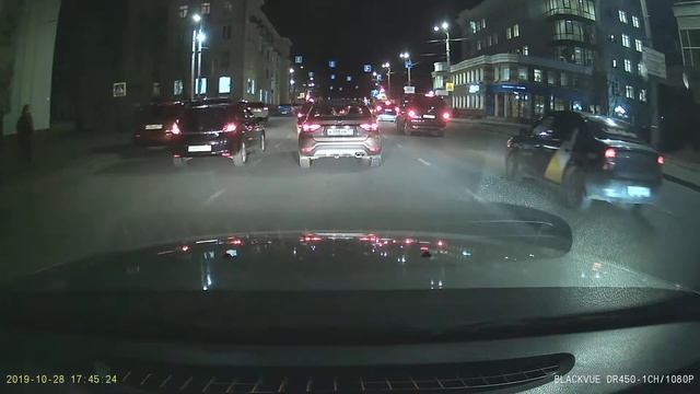 Девушка разбила зеркало смотреть онлайн