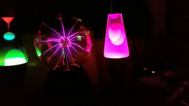 Lava Lamps and Plasma Ball смотреть онлайн