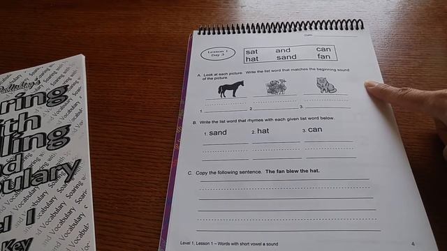 Soaring with Spelling & Vocabulary Level 1 смотреть онлайн