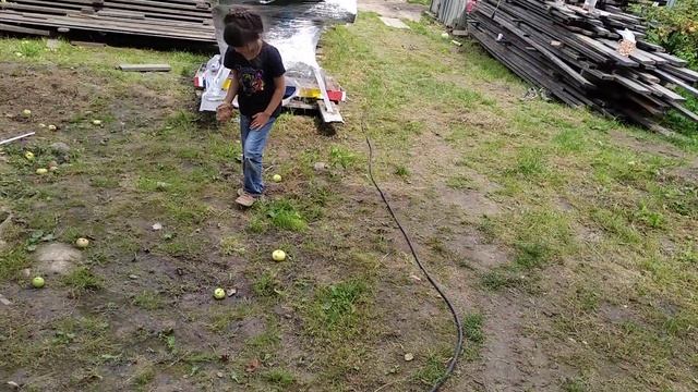 Игры с водой в бассейне. Лягушонок у нас в гостях смотреть онлайн