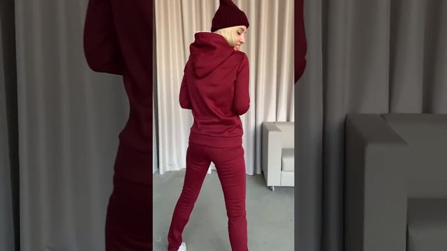 Бордовый костюм на флисе с меховой отделкой капюшона смотреть онлайн
