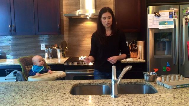 baby's first foods - egg yolk смотреть онлайн