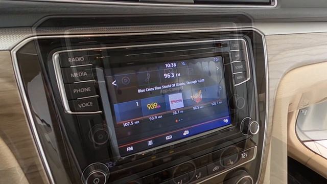 P2354 2018 Volkswagen Passat SE 2 0T White over Beige at Napleton Cadillac Libertyville смотреть онлайн