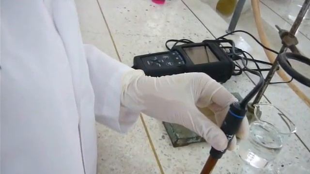 Cuarto pH, con 10 ml de NaOH смотреть онлайн