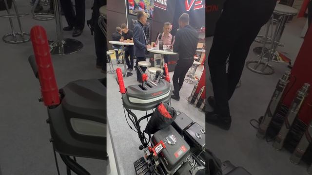 Убийца снеговиков -Снегоуборочная машина бенз.Verton Ice SB-1576LТE мощность 11кВт/15л.с смотреть онлайн