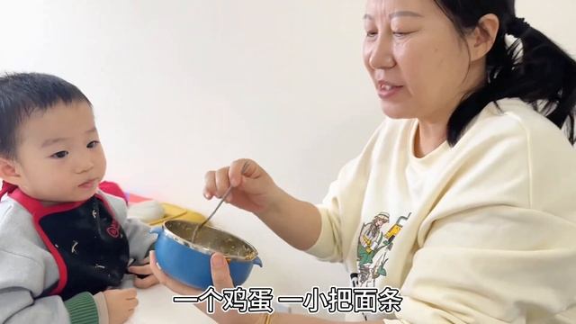 丈母娘交了30年社保，第一笔退休金终于到账了，看看发了多少钱 смотреть онлайн