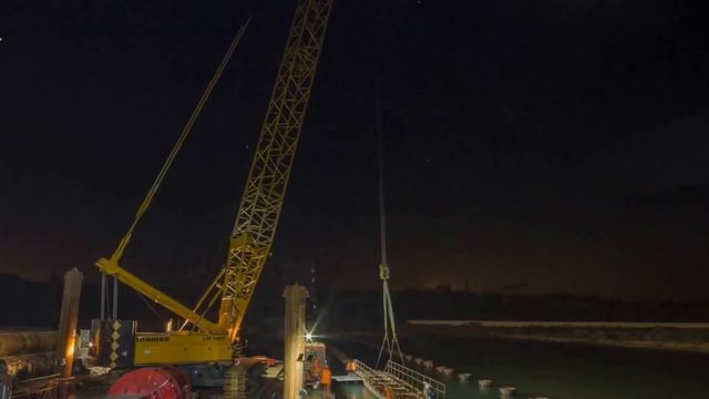 MV Cargo строит причал смотреть онлайн