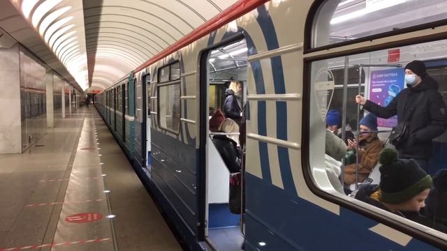 81-717/714.5М Перекраска Московский транспорт и 81-717/714.5М На станции Достоевская смотреть онлайн