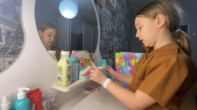 Распаковка подарков С ДНЯ РОЖДЕНИЯ КАМИЛЛЫ!! Ей подарили..🎁🎁 смотреть онлайн
