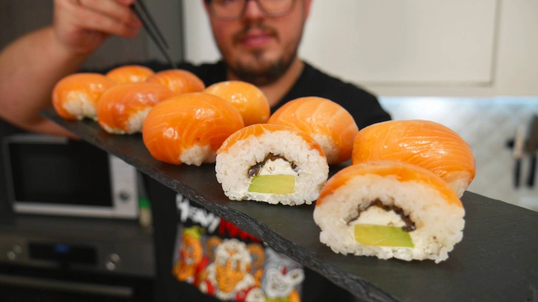 Ролл Филадельфия – Рецепт роллов без циновки в домашних условиях. Крутить не надо! смотреть онлайн