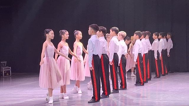 Дети танцуют полонез смотреть онлайн