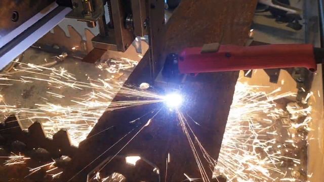 First cuts, plasma CNC table смотреть онлайн