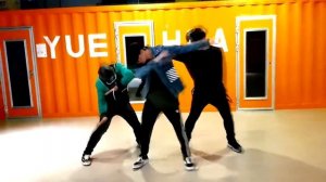 Ван Ибо Танцы