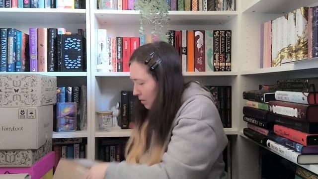 HUGE book haul - Unboxing Fairyloot, Illumicrate and more! смотреть онлайн