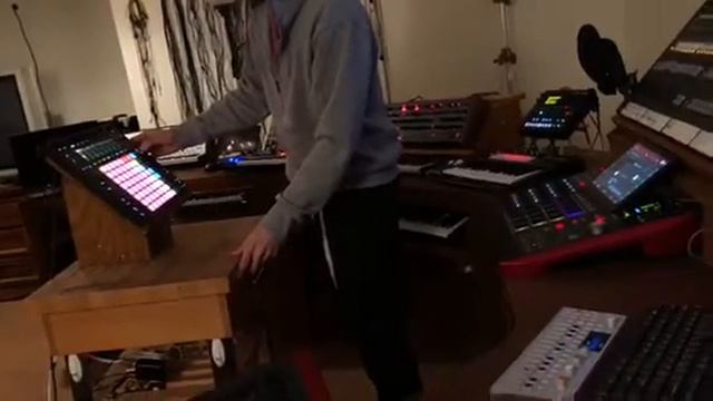 EyeWill— Play Somethin #1:Layout perform MPC X Elektron Digitone, Prophet 6, Mininova, OP-1, Ableto смотреть онлайн