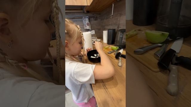 спорим ты не напишешь три слова на букву М? #shortvideo смотреть онлайн