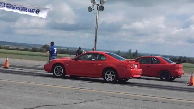 95 Neon SOHC 2.0 vs Supercharged Mustang GT смотреть онлайн