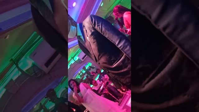 Mumbai girls bar смотреть онлайн