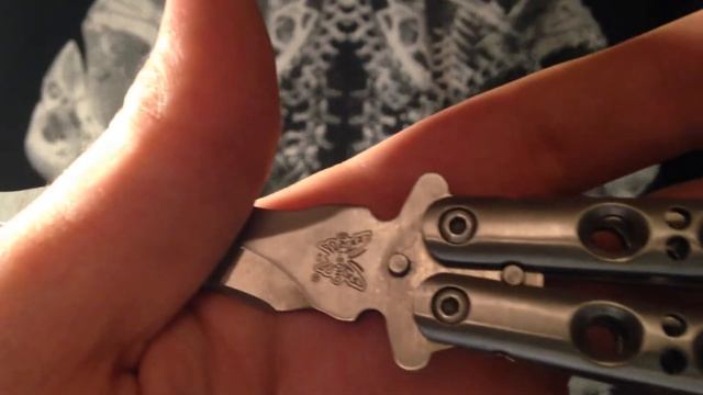 Benchmade 49 Balisong Butterfly Knife (Kriss) Replica. Обзор ножа. Безликий китаёза. смотреть онлайн