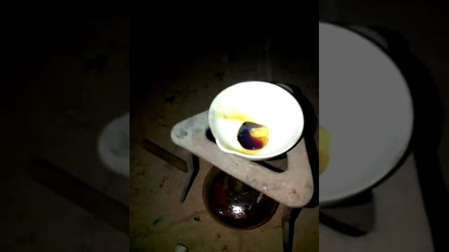 Melting of Sulphur(Gandhak)And formation of fumes of SO2,SO3 in B.E.C lab by Sir Arslan Baqir смотреть онлайн