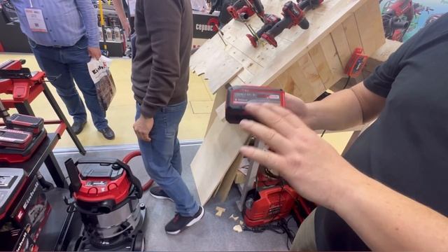 Прогулка по mitex 2023, звук моно микрофон подставляет - не ругайтесь ) смотреть онлайн