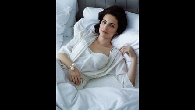 ¡Mira qué personaje interpreta Yağmur Tanrısevsin! смотреть онлайн