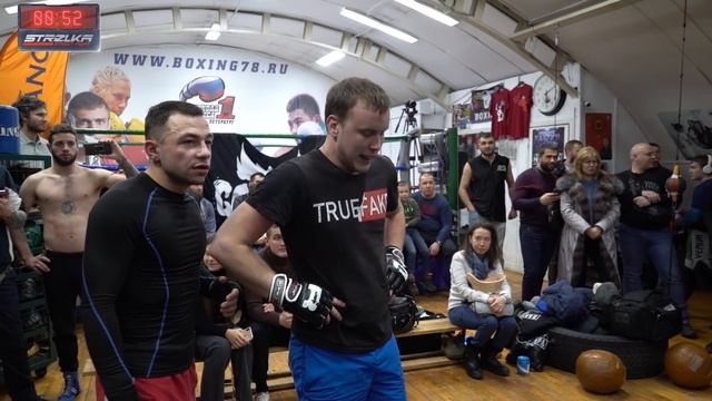 2 новичка показали крутой бой !!! смотреть онлайн