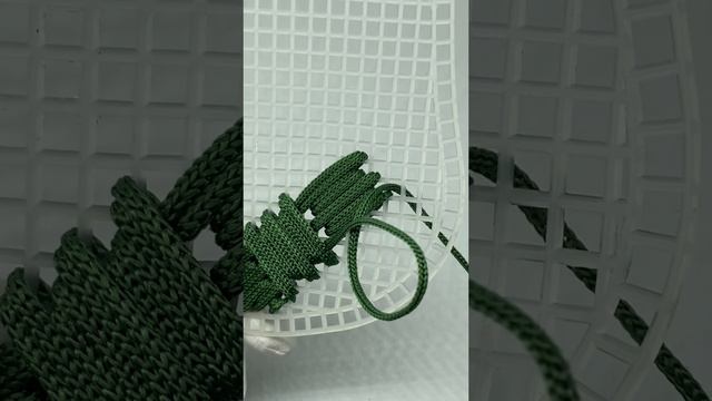 Видео урок вышивания зеленой сумочки из набора НитиПитер смотреть онлайн