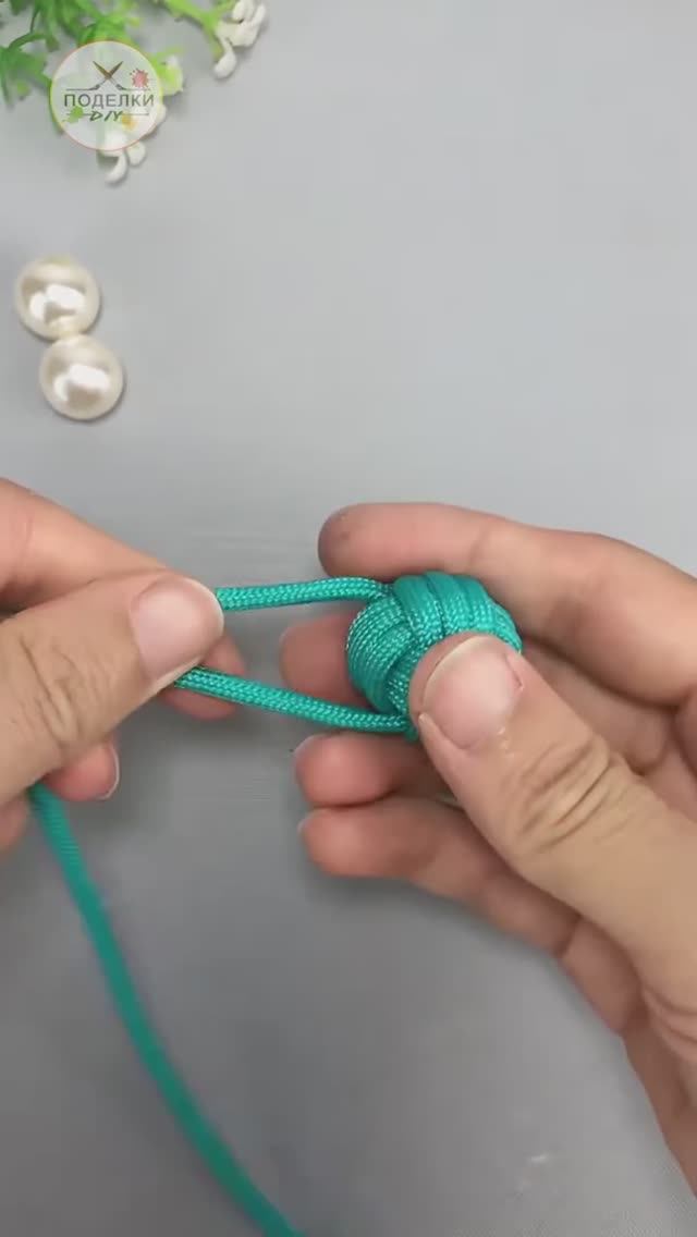 КАК СДЕЛАТЬ БРЕЛОК «Обезьяний кулак». Плетение из паракорда смотреть онлайн
