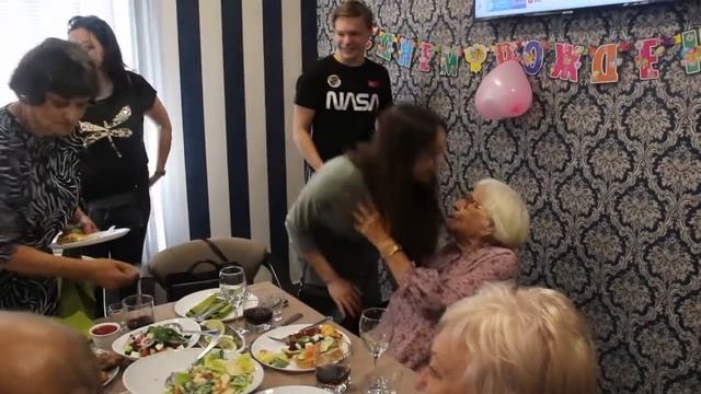 100 летняя Юбилярша смотреть онлайн