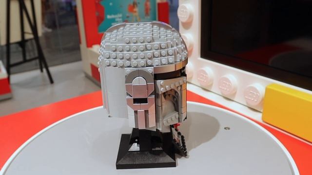 LEGO The Mandalorian™ Helmet 75328 - with minifigs size comparison! смотреть онлайн