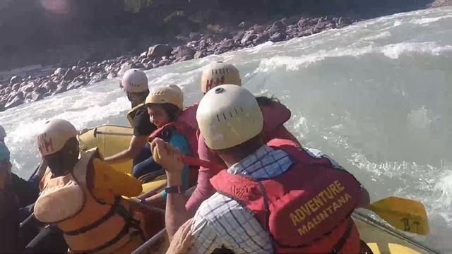 YEH KYA HO GAYA RIVER RAFTING KARTE HUE / #RIVERRAFTING #RISHIKESH #goravzone #gobarzone смотреть онлайн