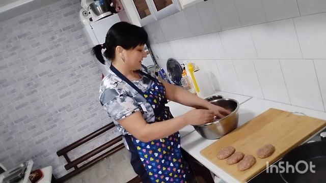 Даже в дом не хочется идти 😉Главный прокурор 😂😂Котлеты🔥Клумба смотреть онлайн