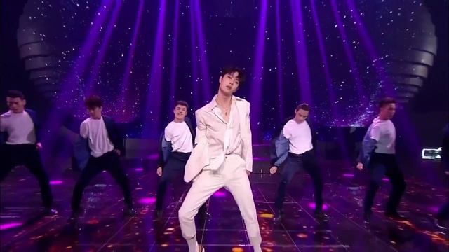 Versace On The Floor . Wang Yibo