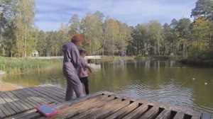 Жизнь в деревне.Хроника дня.Гуляем по парку,кормим. уточек