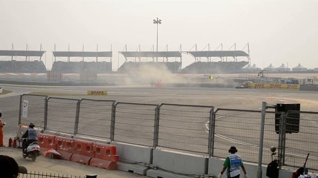 felipe Massa crashes during the qualifying lap F1 2011 India смотреть онлайн