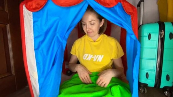 Маша и Полина играют в цвета