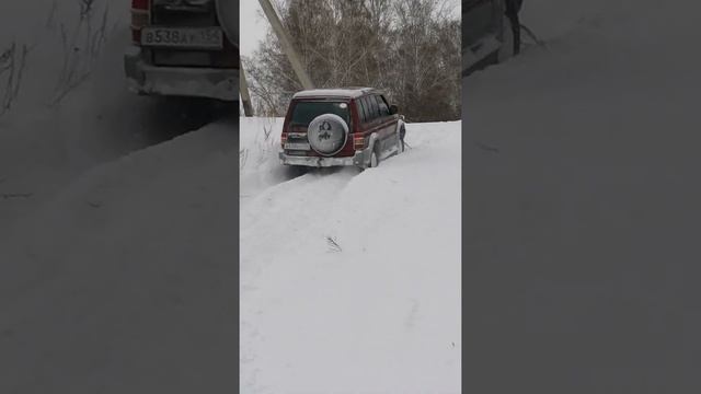 Работа задней блокировки MMC Pajero II смотреть онлайн