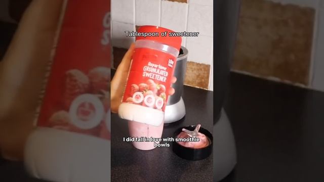 High protein smoothie bowl that has NO protein powder 🤤 #recipe #fatloss #lowcalorie смотреть онлайн